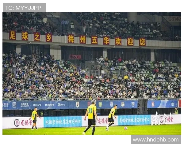 足球明星高清组合海报图展现球场魅力与激情的完美瞬间