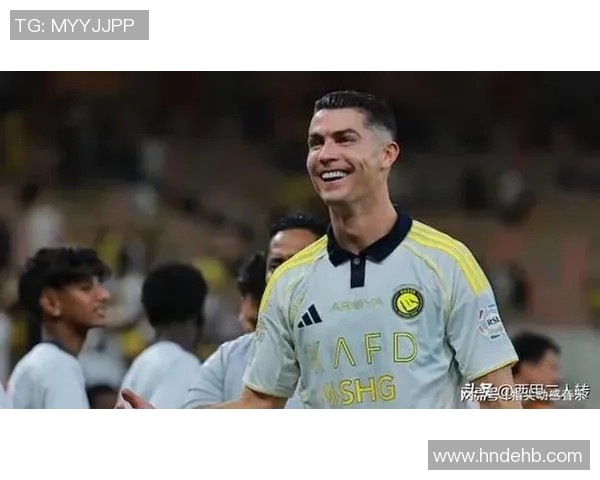 金发足球明星的名字揭晓他在绿茵场上的传奇故事与成就解析